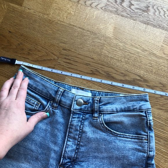 H&M High Waisted Cuffed Shorts Light Wash Size 4 - Picture 11 of 13